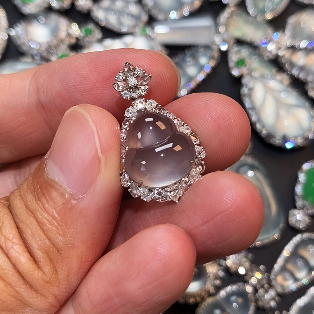 18K金镶嵌挂件翡翠值得买断系列