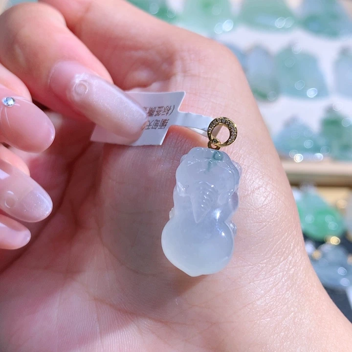 翡翠18K金镶嵌颈饰翡翠