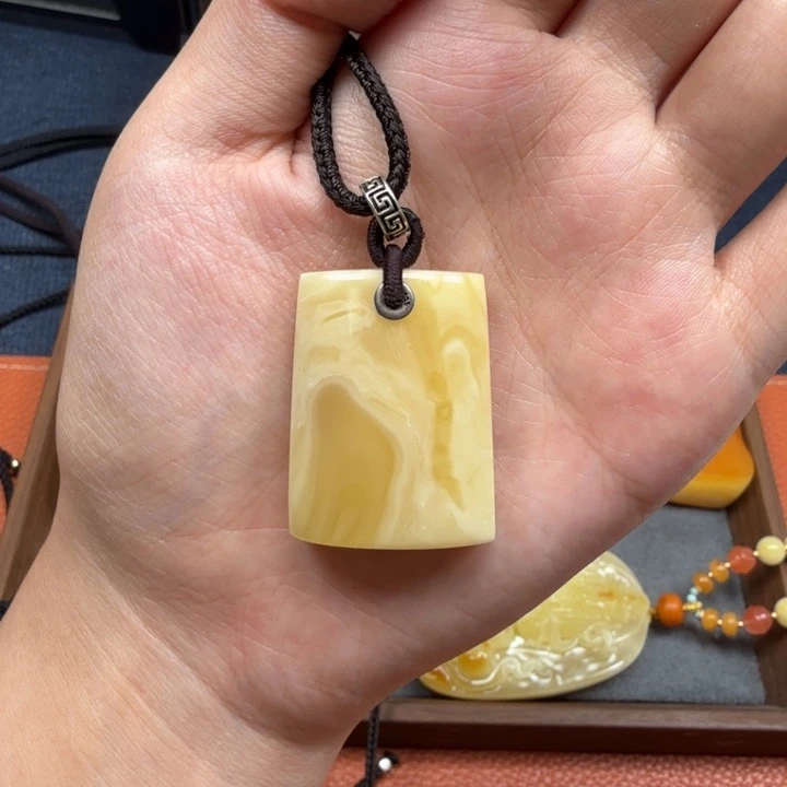 蜜蜡未镶嵌吊坠(赠链)