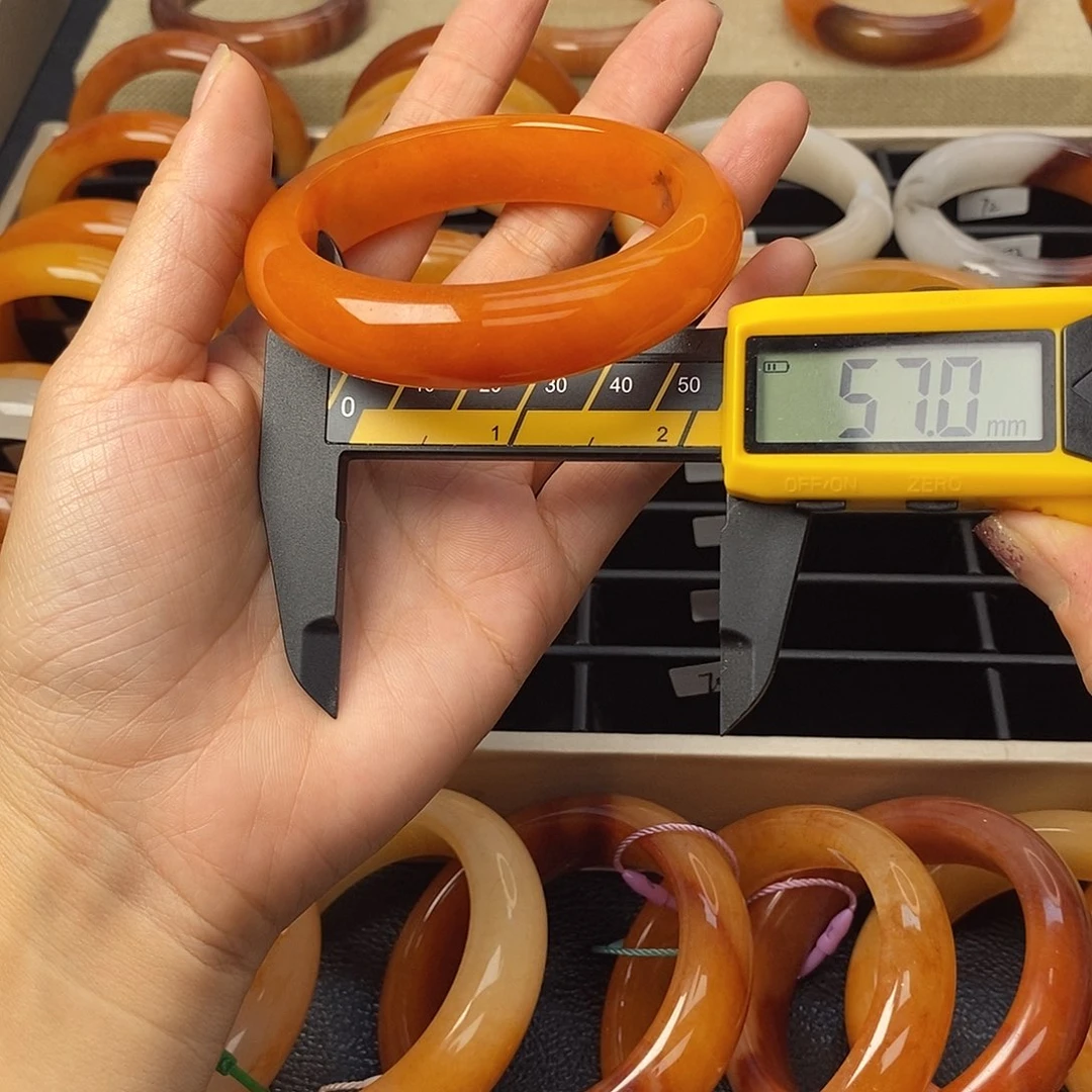 未镶嵌石英质玉（黄龙玉）手镯57号