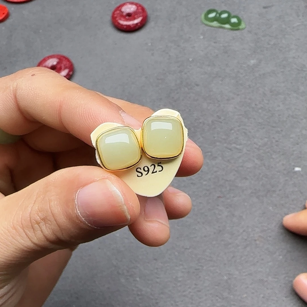 和田玉耳饰未镶嵌