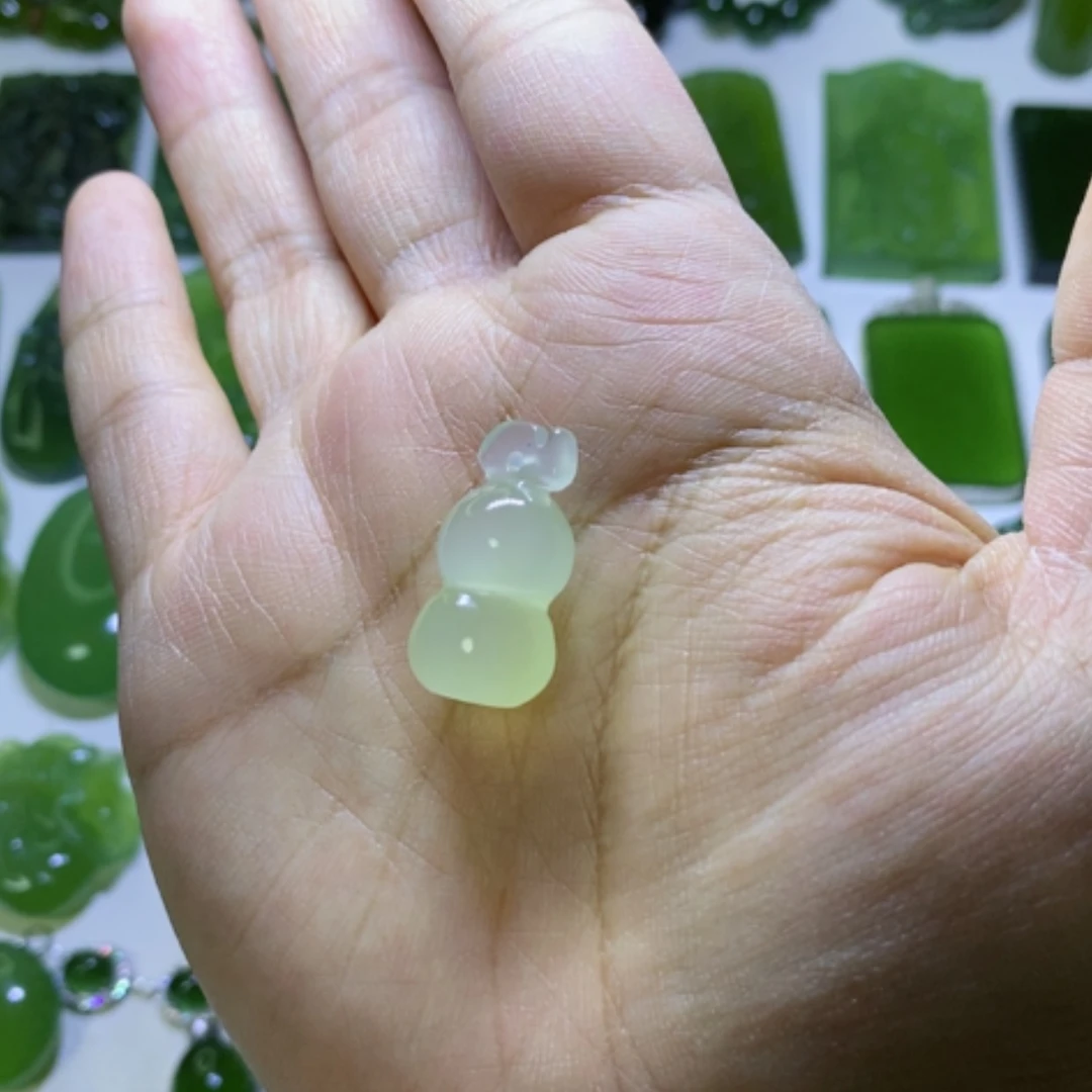 【闪购商品】蛇纹石玉颈饰未镶嵌