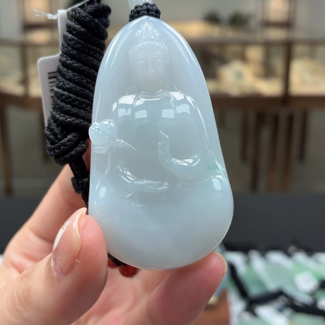 翡翠未镶嵌颈饰多样性发其一