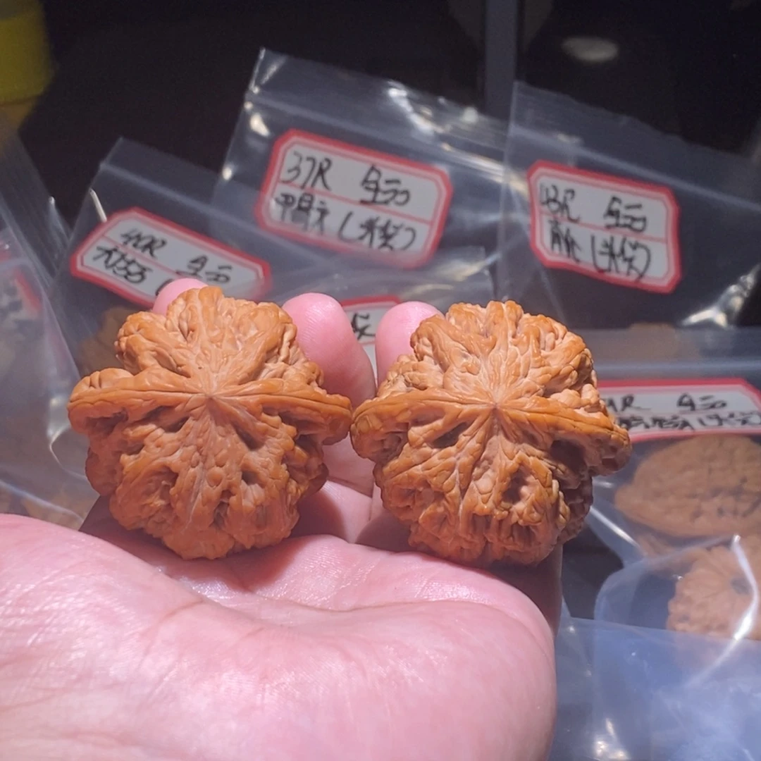 T***n吊坠文玩核桃46全品粗筋