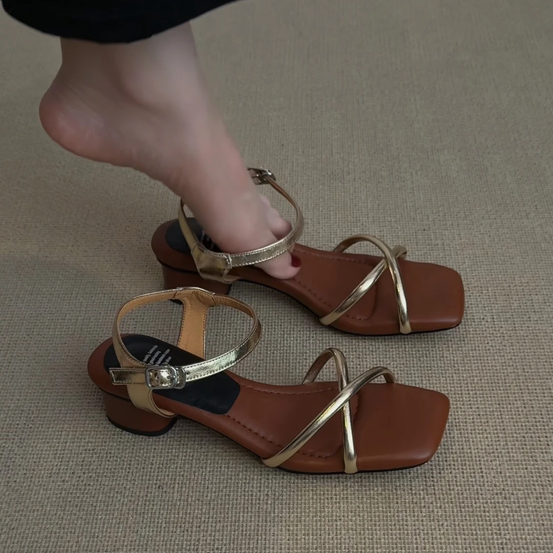 真皮方头交叉带露趾凉鞋女夏简约百搭中跟一字带凉鞋