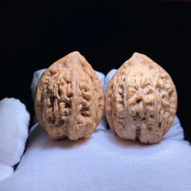 全品33尺寸赤龙鸡心 文玩核桃手把件