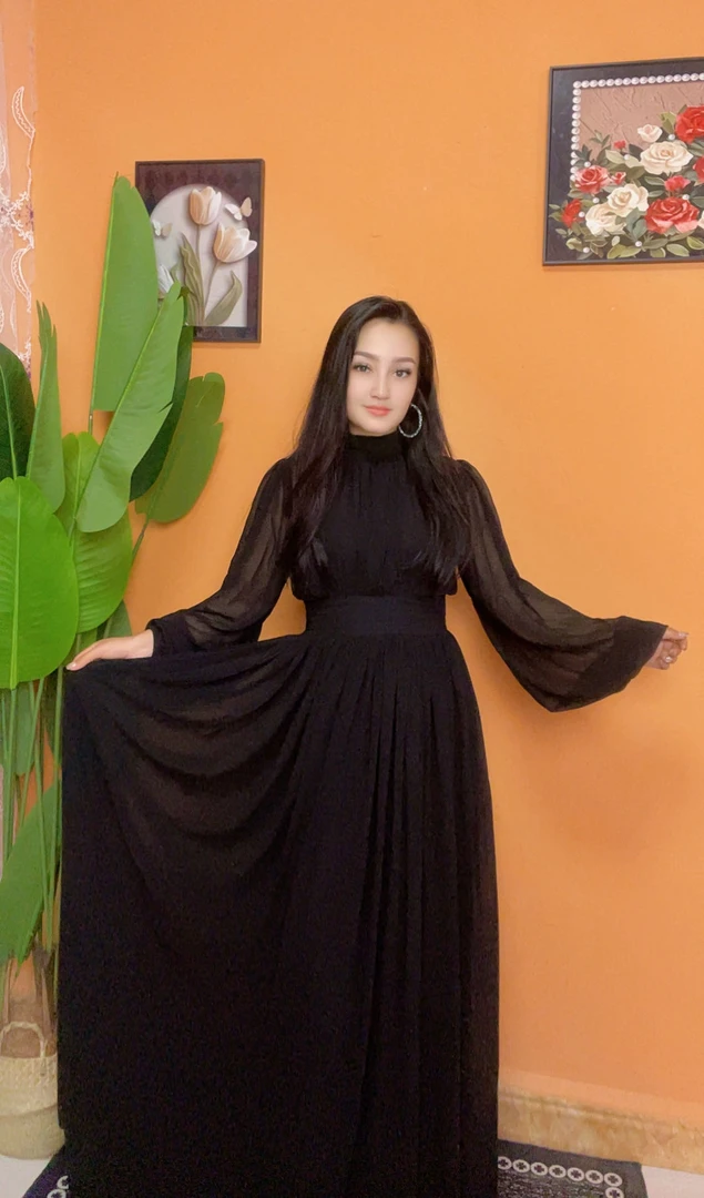 新款黑色长款连衣裙