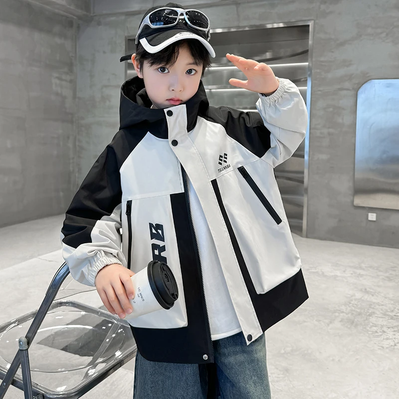 儿童装男童外套春秋款2025新款男孩春季春装痞帅气中大童冲锋衣潮