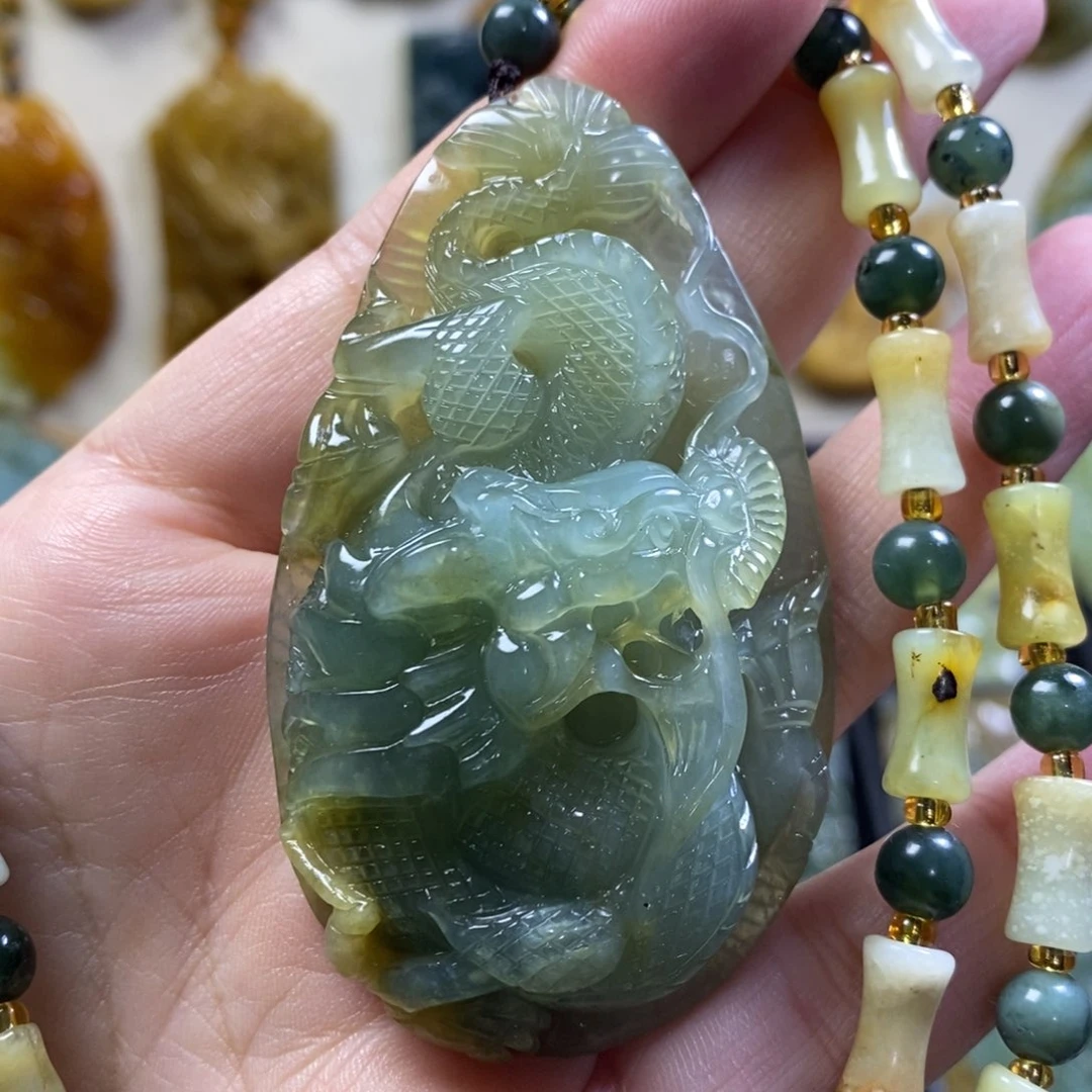 【闪购商品】岫玉颈饰未镶嵌龙