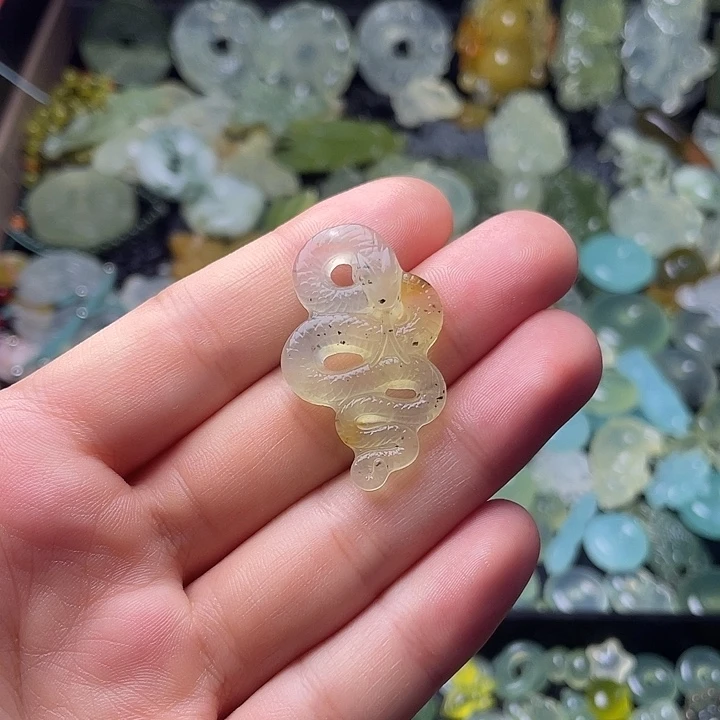 蛇纹石玉合金颈饰小蛇