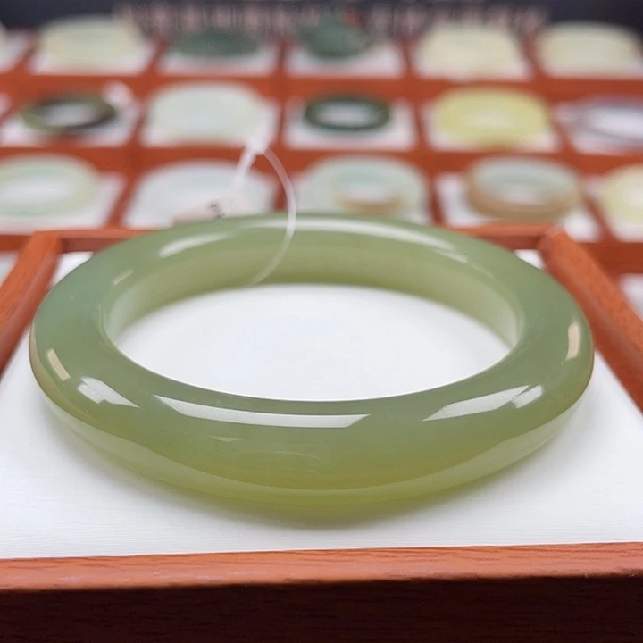 和田玉手镯未镶嵌茶青绿