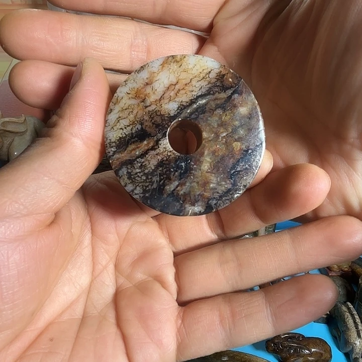 和田玉未镶嵌把件