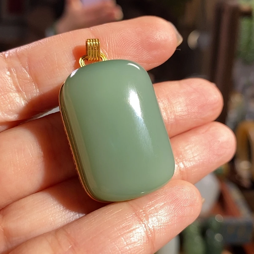 【闪购商品】颈饰18K金镶嵌和田玉。***h