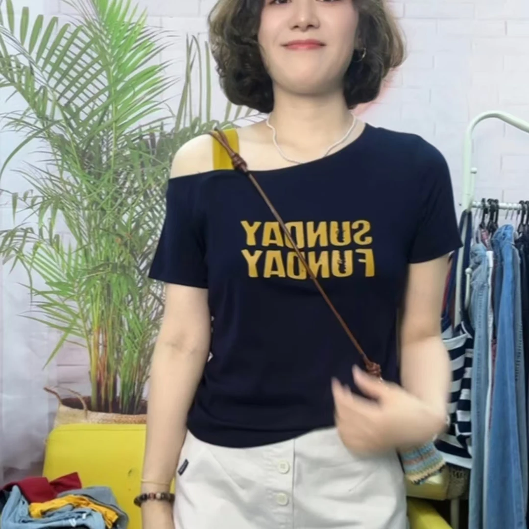 《小小泽兰专属》2025网红款斋戒洋气露肩拼接短袖小衫女