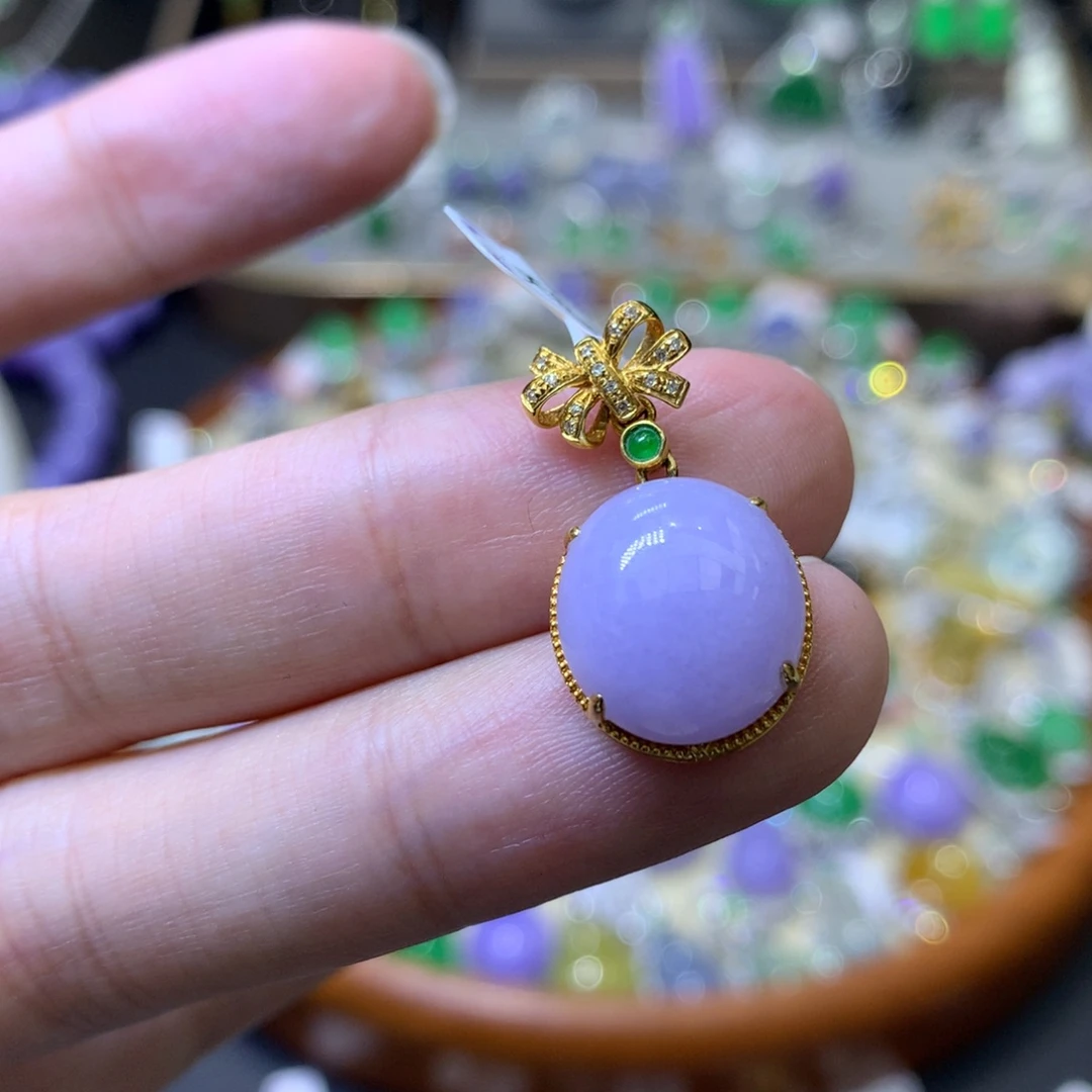 颈饰18K金镶嵌翡翠