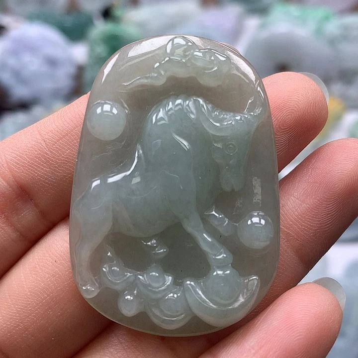翡翠未镶嵌颈饰牛牌福利