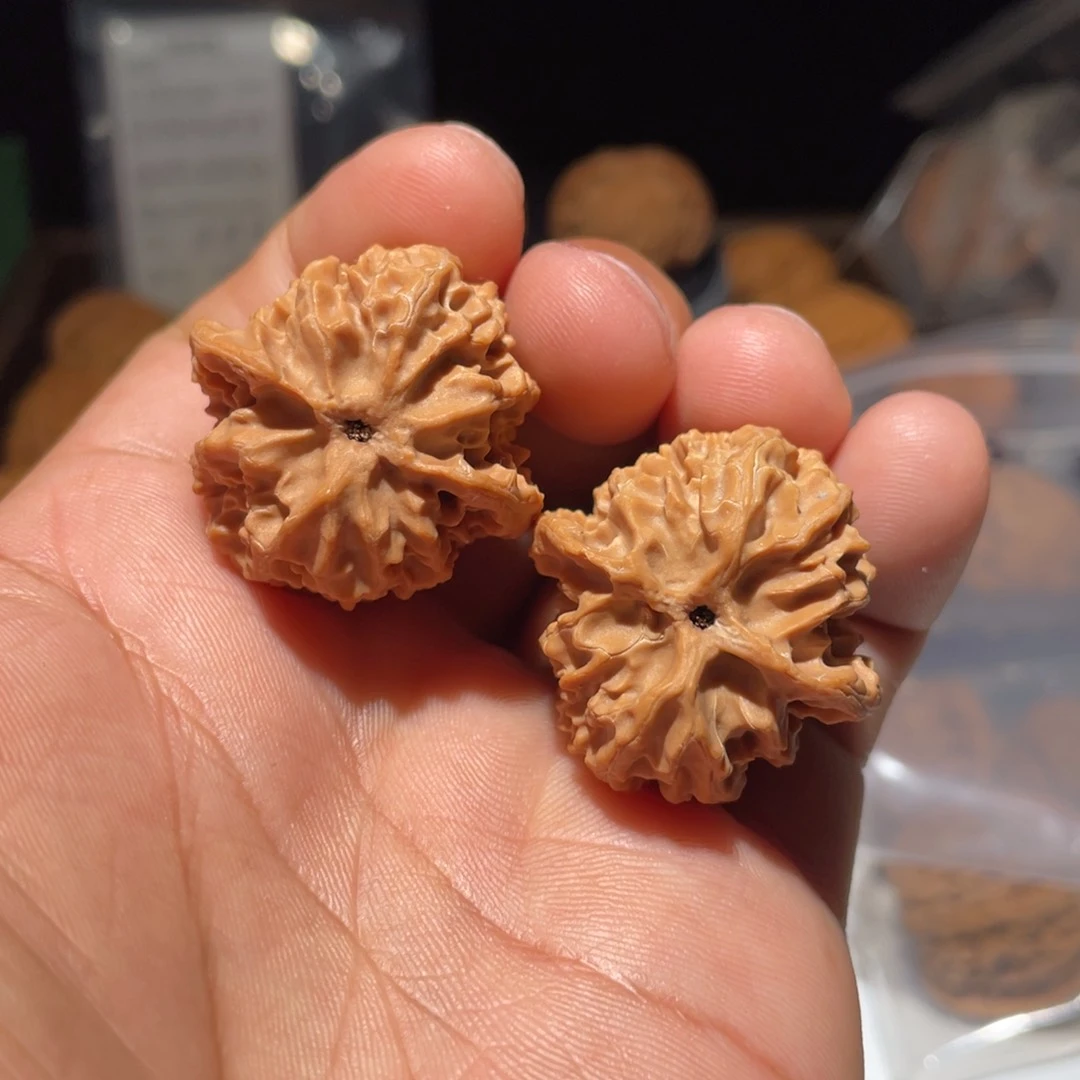 文玩核桃吊坠小*子苹果园