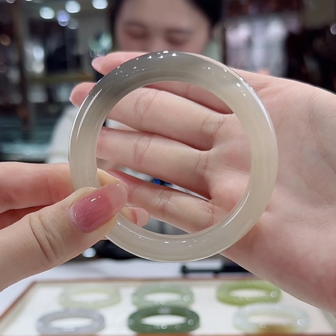 精品和田玉手镯  烟藕双色55