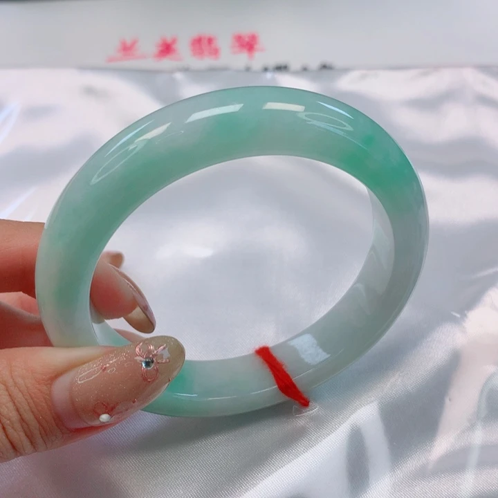 翡翠手镯未镶嵌54圈