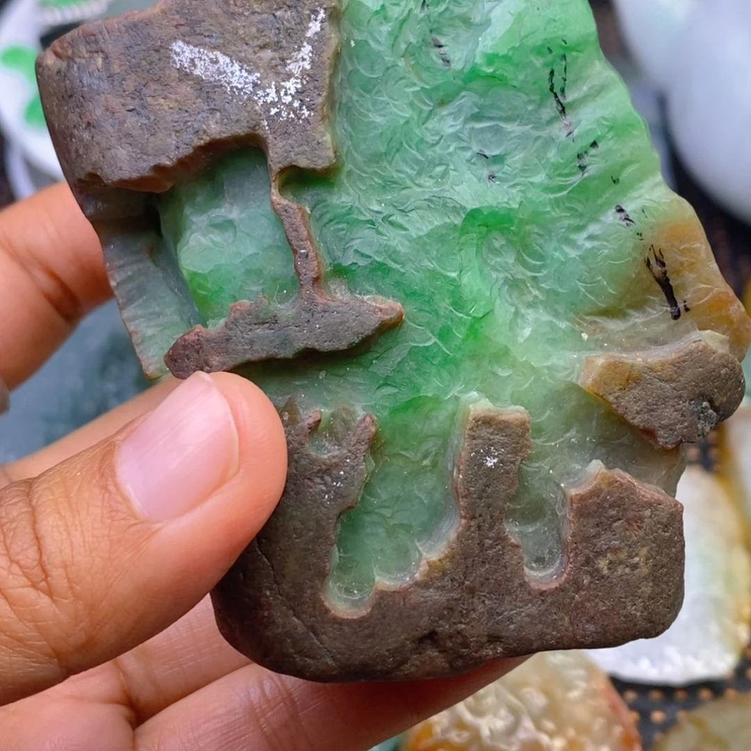 翡翠颈饰未镶嵌格**格翡翠