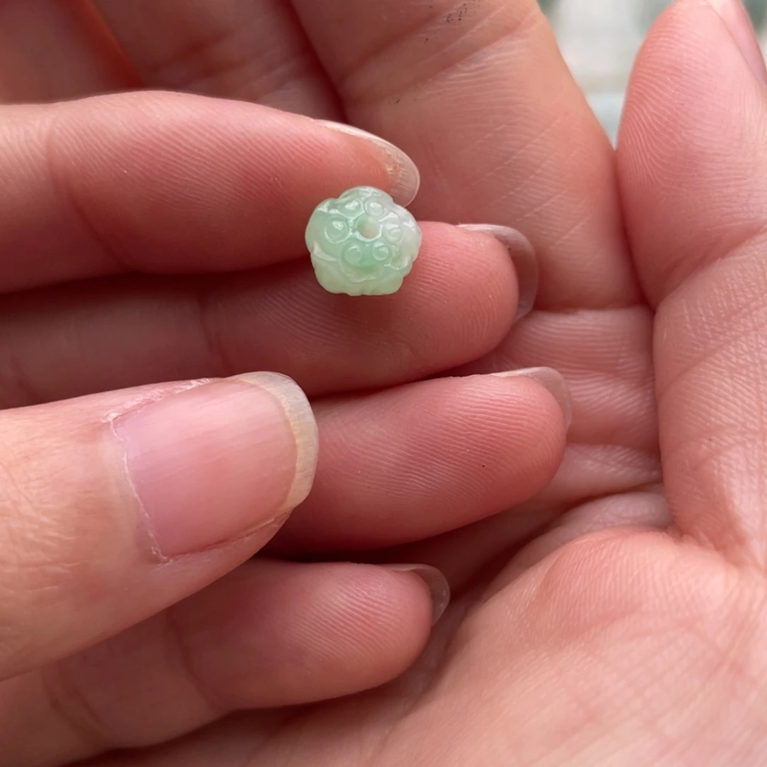 翡翠颈饰未镶嵌莲花珠