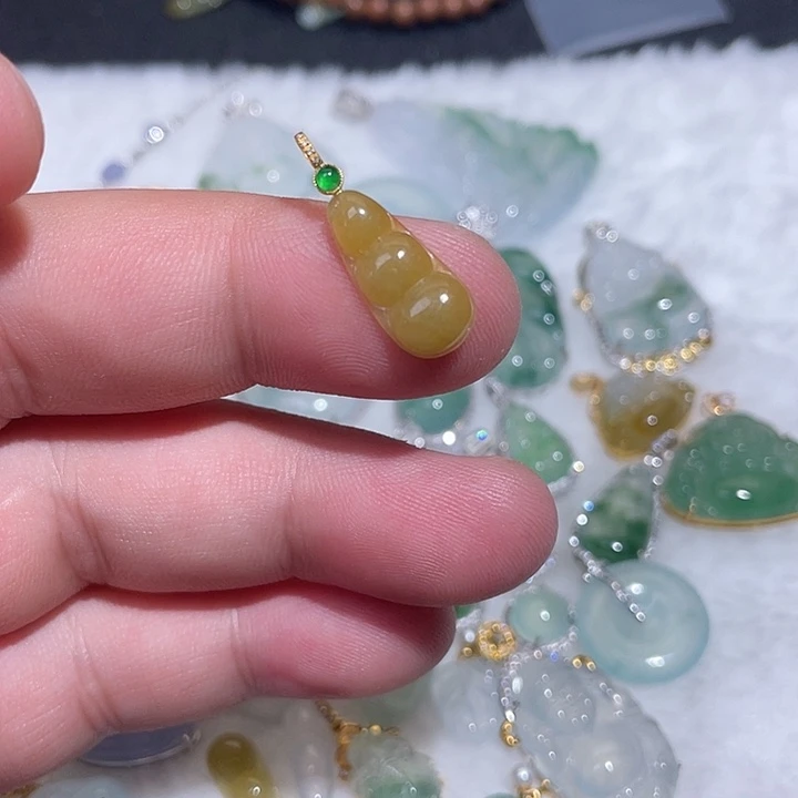 翡翠18K金镶嵌颈饰