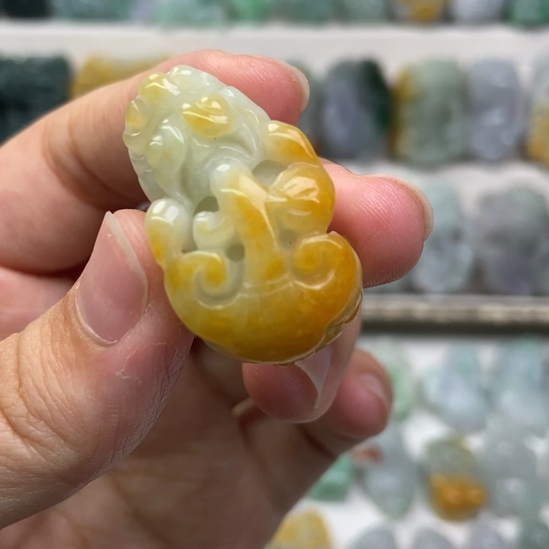 翡翠未镶嵌吊坠(赠链)