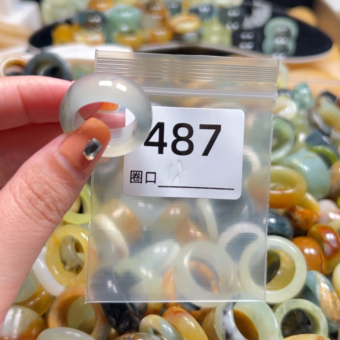 白***吖蛇纹石玉未镶嵌戒指