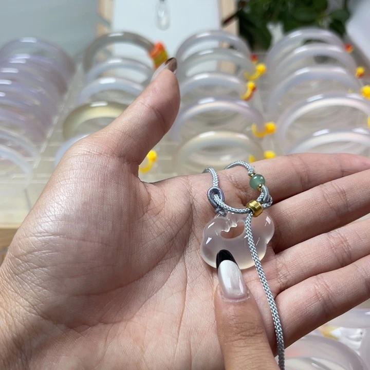 玛瑙/玉髓手镯未镶嵌