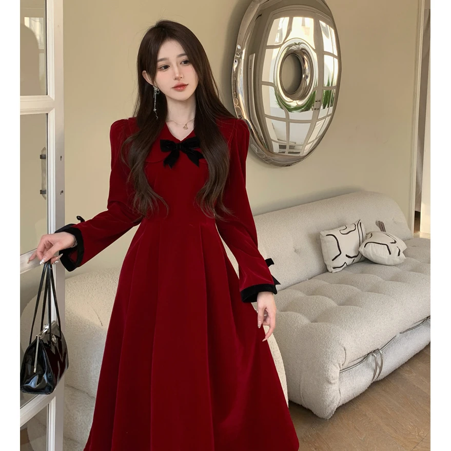 红色连衣裙女秋冬新年战袍丝绒法式高级感敬酒服新娘订婚礼服裙子