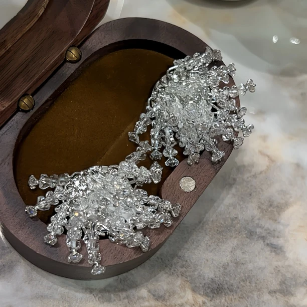 铜合金耳饰 法式清冷感透明花簇氛围感耳钉