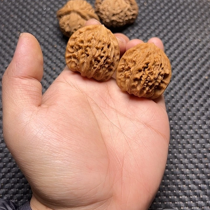 文玩核桃吊坠凤凰崖