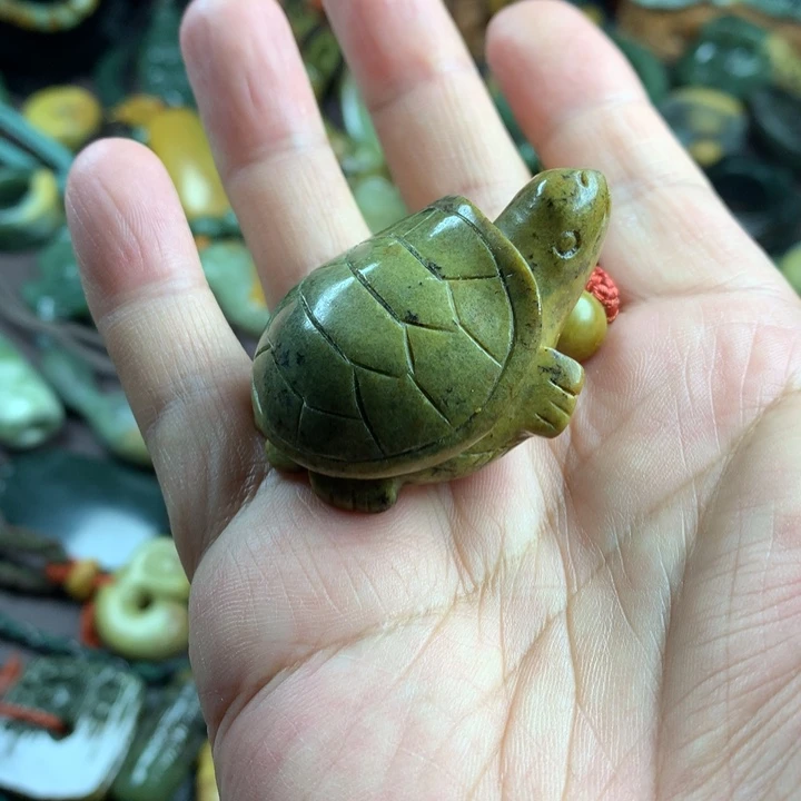 吊坠(赠链)未镶嵌岫岩河磨玉（透闪石质玉）