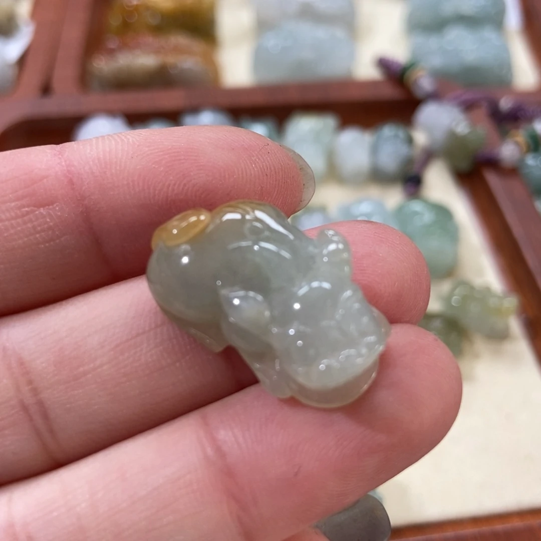 翡翠颈饰未镶嵌直**往貔貅