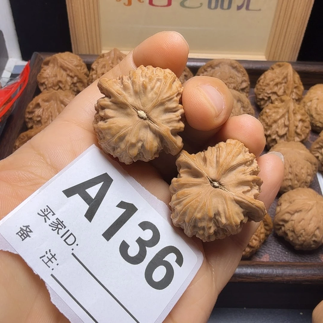 文玩核桃把件35尺白狮子A136