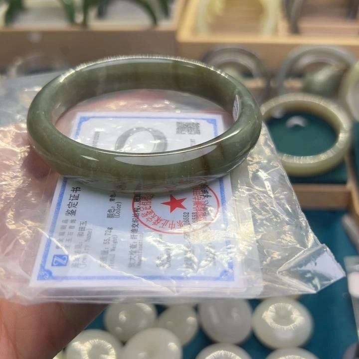 和田玉手镯未镶嵌62.2圈围2239