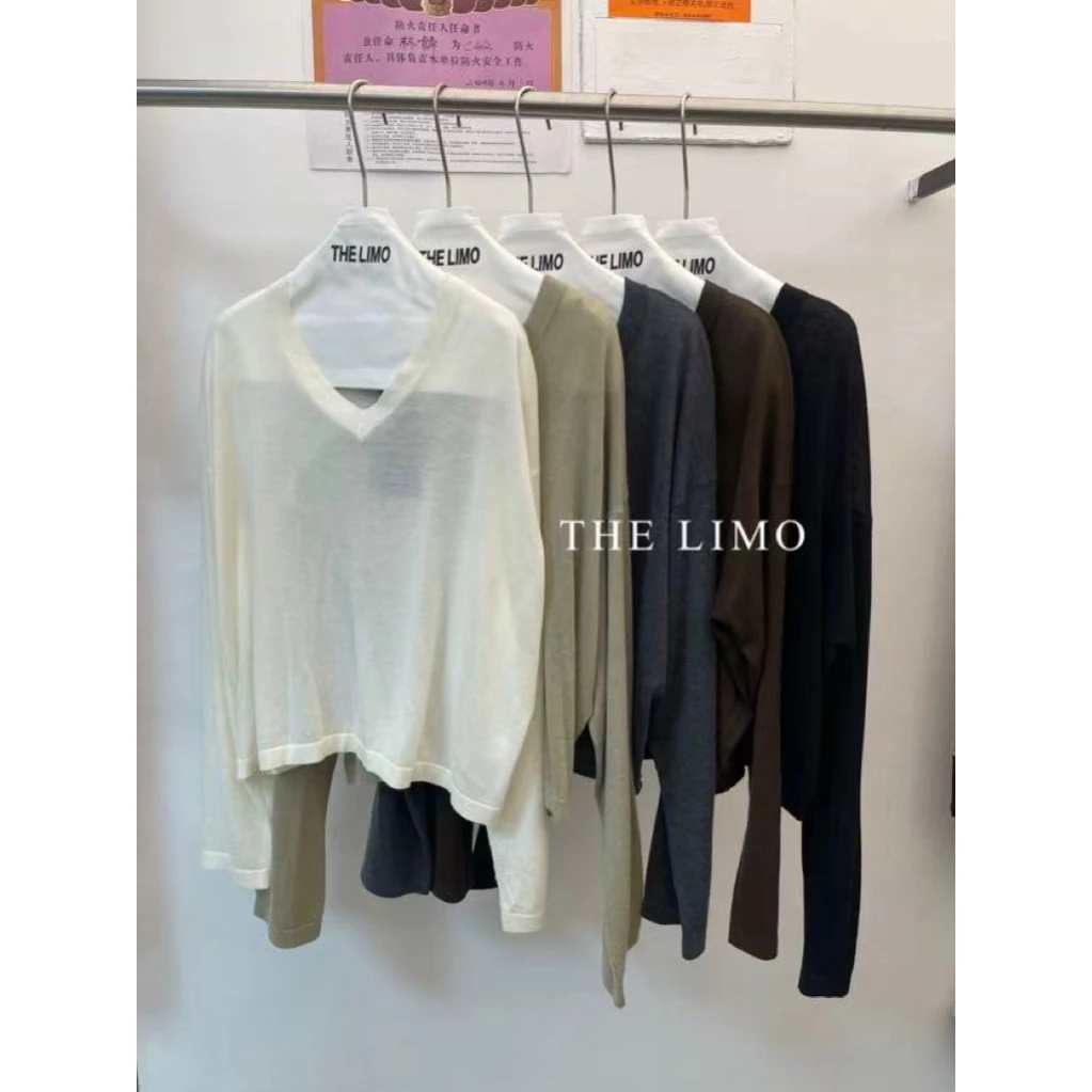 爱唯依（F）-V领的！宽松极简百搭纯色T恤（MO8002#）LIMO