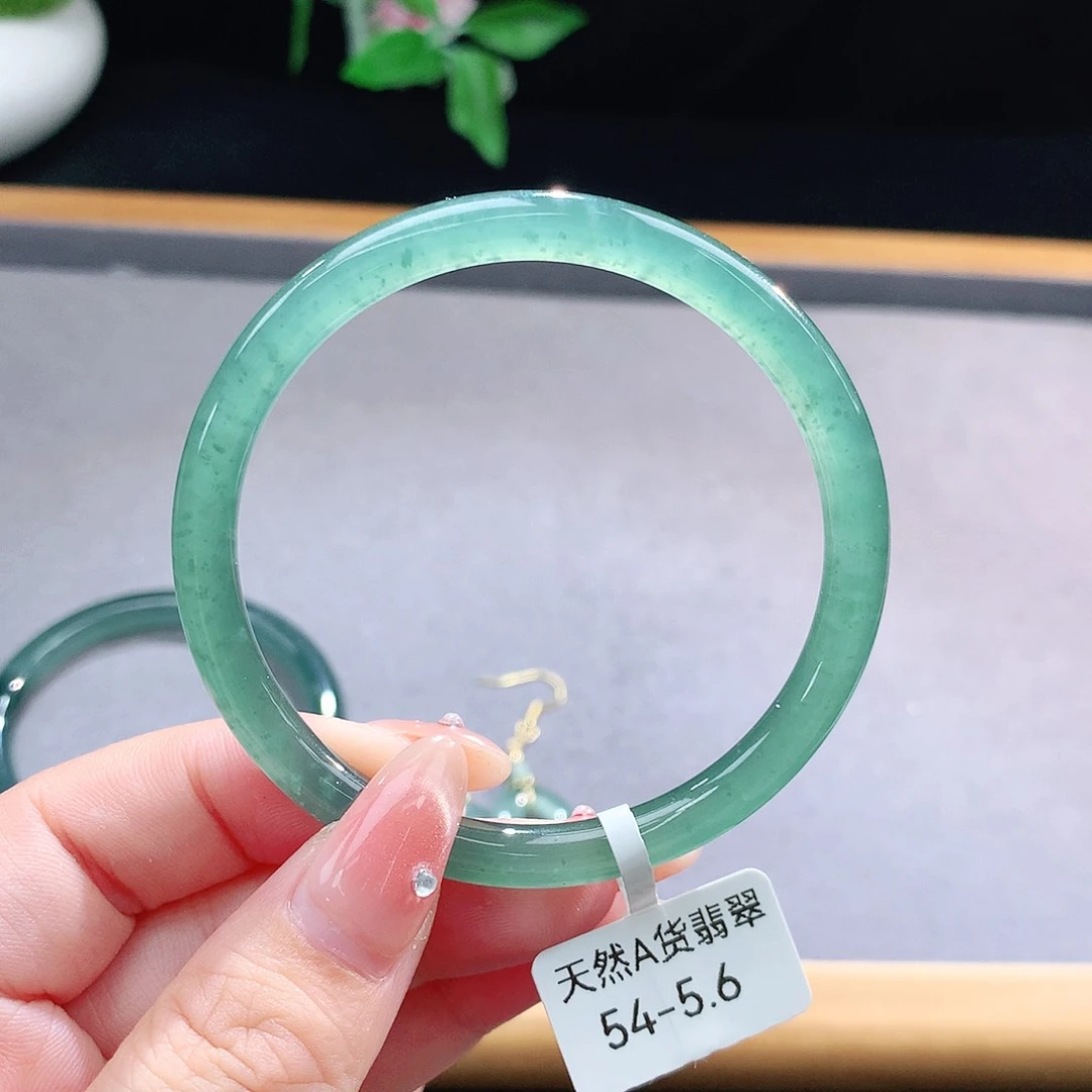 未镶嵌手镯（圆镯）翡翠