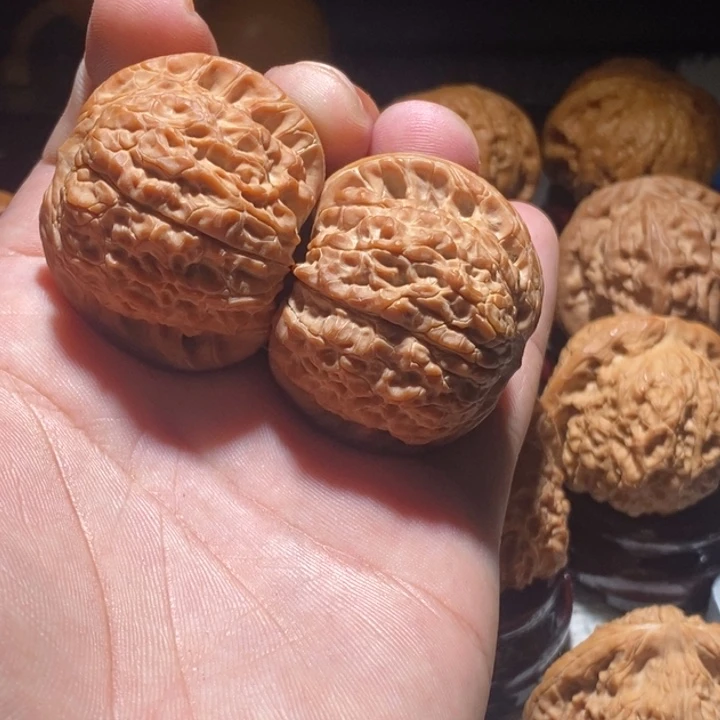 文玩核桃把件42血麒麟