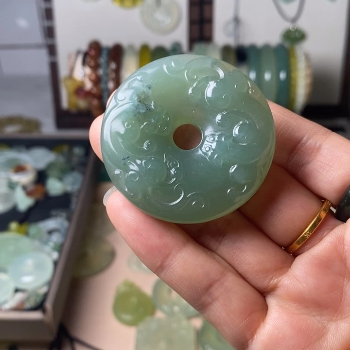 蛇纹石玉颈饰未镶嵌快**生