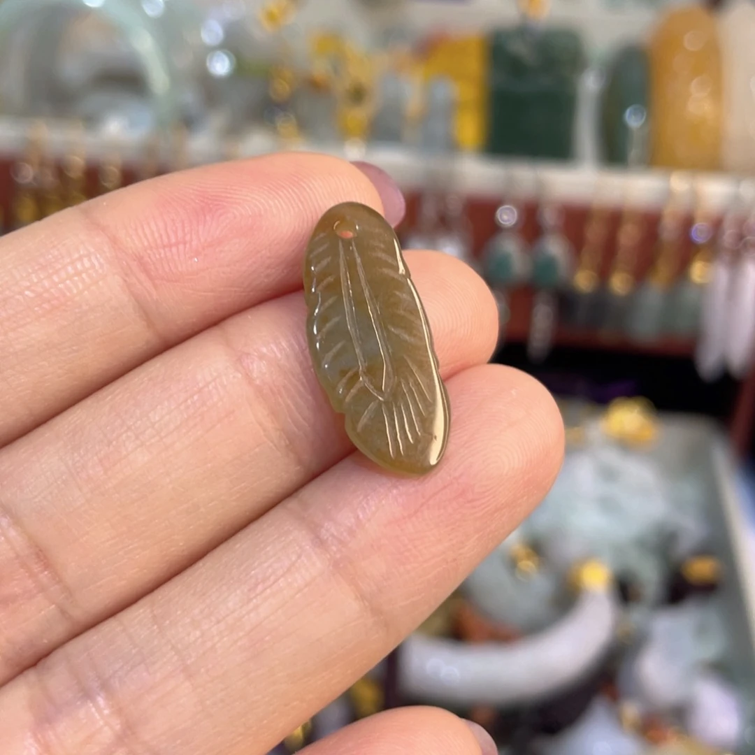 翡翠未镶嵌颈饰天然黄翡羽毛