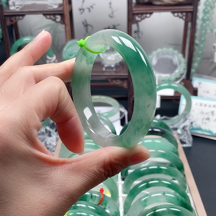 未镶嵌手镯石英质玉