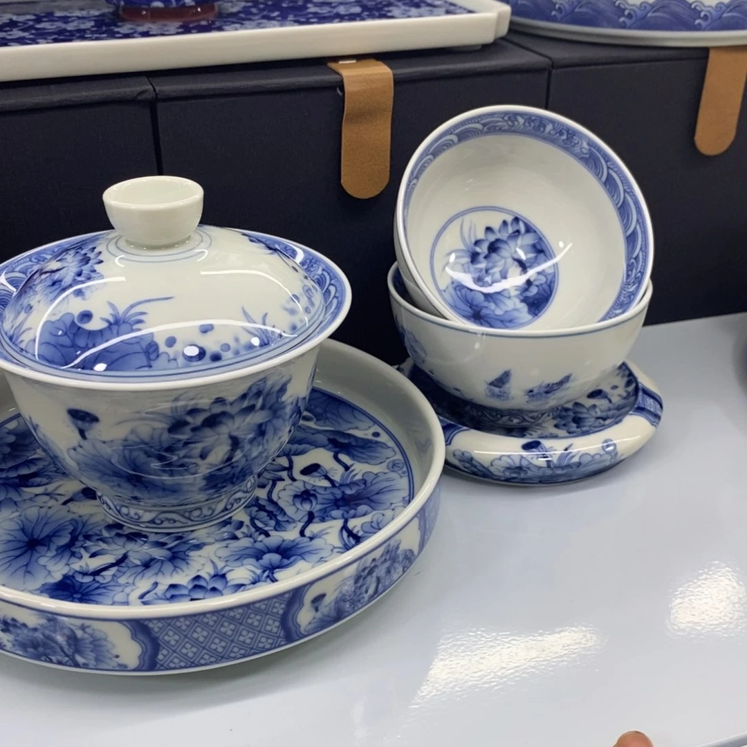 盖碗里倒一个大油即