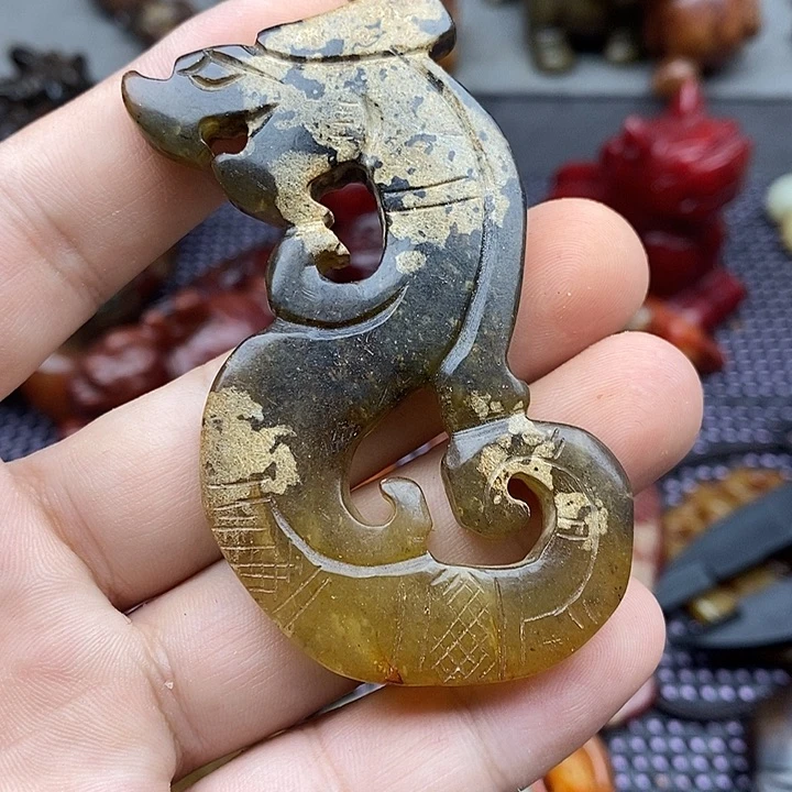 蛇纹石玉未镶嵌颈饰