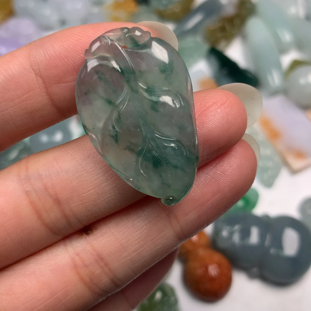 盛***媛翡翠未镶嵌颈饰翡翠