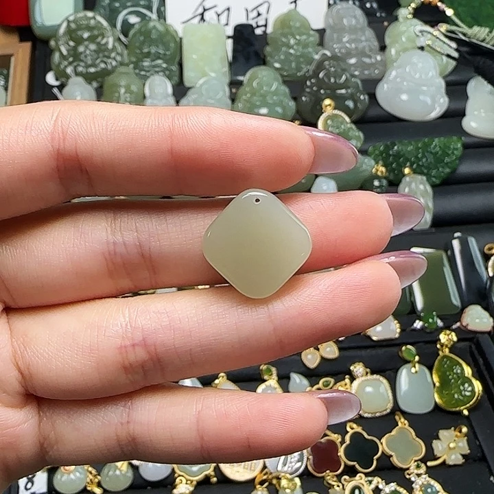 颈饰未镶嵌和田玉