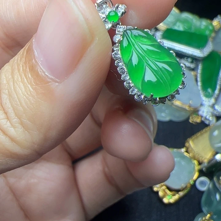 翡翠18K金镶嵌吊坠(不含链)