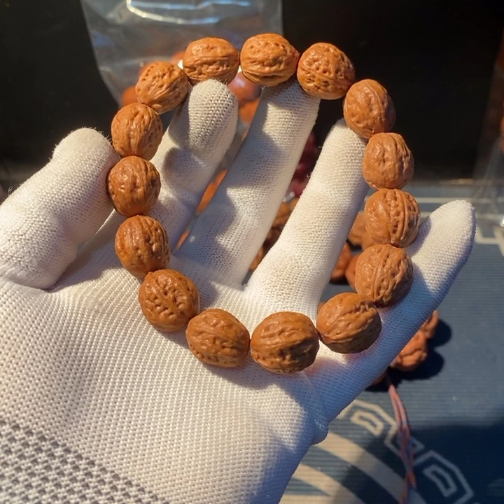 文玩核桃手串……30