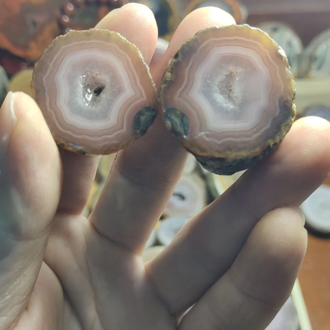 石材战国红玛（瑙）摆件未抛光