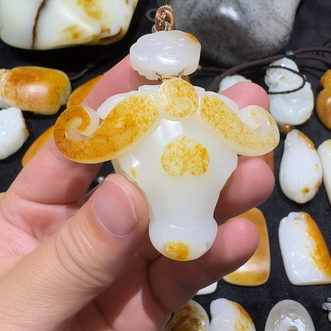龙***石和田玉（糖玉）未镶嵌挂件